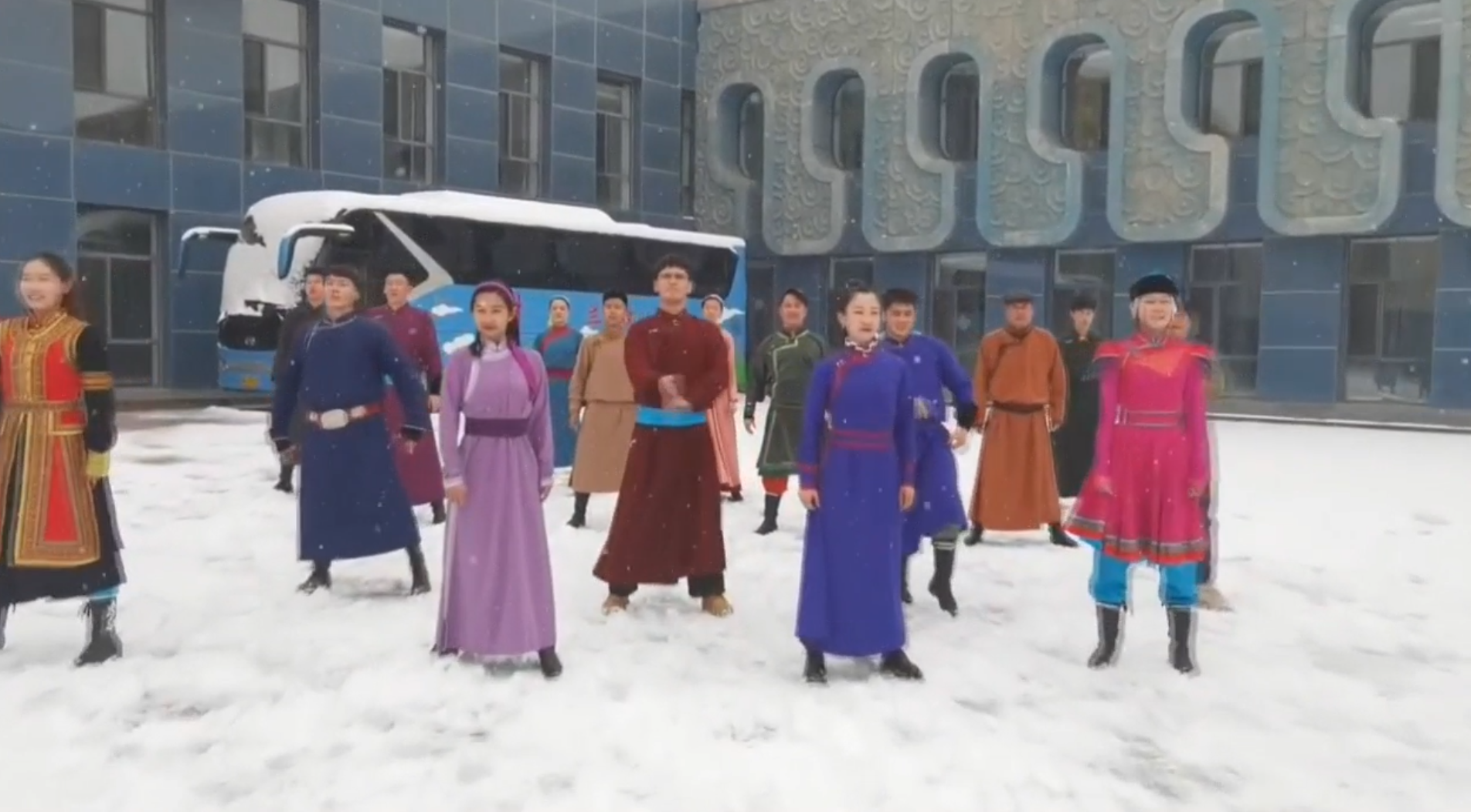 伊金霍洛旗乌兰牧骑雪中漫舞《特斯河之赞》