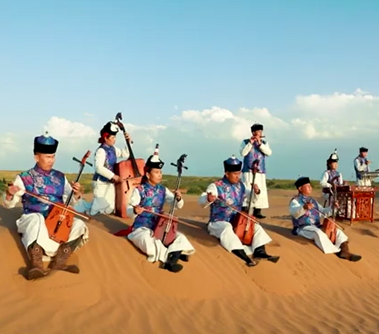 杭锦旗乌兰牧骑乐器演奏《驼峰下的歌谣》